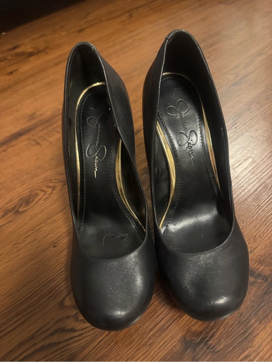 Jessica Simpson Shoes - Jessica Simpson Black Leather Round-Toe Pumps